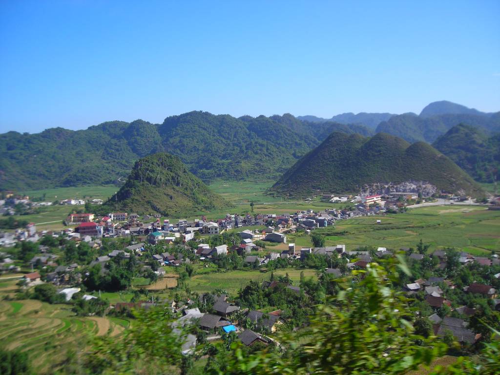 Hình ảnh Thị trấn Tam Sơn (Quản Bạ) - Núi đôi Quản Bạ