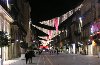 Hình ảnh Một con phố trang hoàng đèn rực rỡ trước Giáng sinh. - Bordeaux